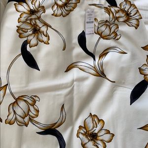 Never Worn White House Black Market skirt